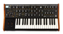 Аналоговый синтезатор Moog Subsequent 37 Standard