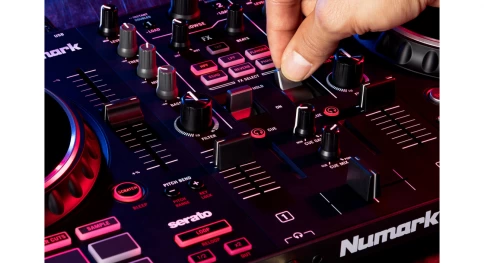 DJ-контроллер Numark Mixtrack Pro FX фото 8