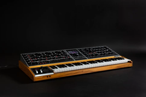Аналоговый синтезатор Moog One Polyphonic Synthesizer 8-Voice фото 4