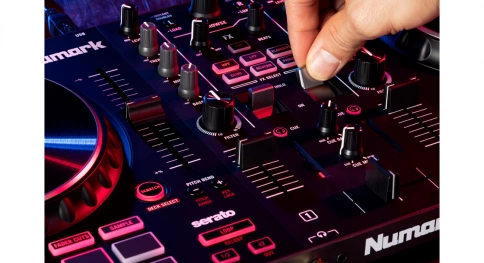 DJ-контроллер Numark Mixtrack Platinum FX фото 8