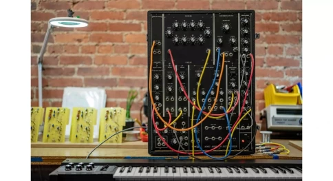 Аналоговый синтезатор Moog Model 10 фото 3