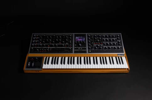 Аналоговый синтезатор Moog One Polyphonic Synthesizer 8-Voice фото 2