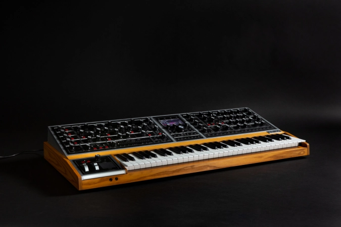 Аналоговый синтезатор Moog One Polyphonic Synthesizer 16-Voice фото 4
