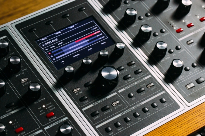 Аналоговый синтезатор Moog One Polyphonic Synthesizer 16-Voice фото 3