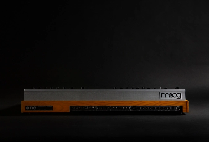 Аналоговый синтезатор Moog One Polyphonic Synthesizer 16-Voice фото 5