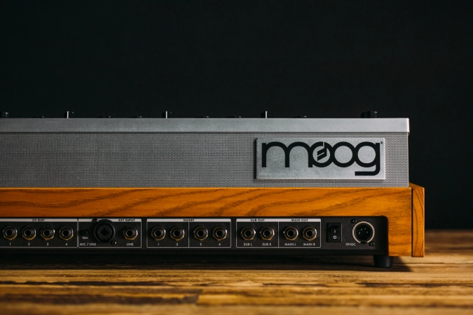 Аналоговый синтезатор Moog One Polyphonic Synthesizer 16-Voice фото 6